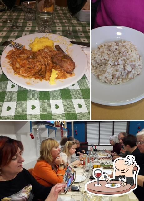 La foto di cibo e tavolo da pranzo da Bar Marta di Ferraroni Marta
