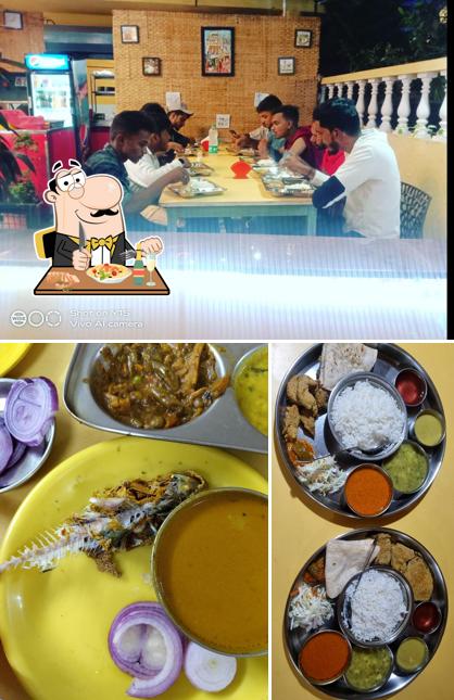 The photo of thalis n curries’s food and interior