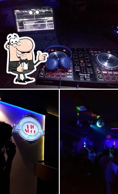 Here's a pic of Big Shot- The Bar