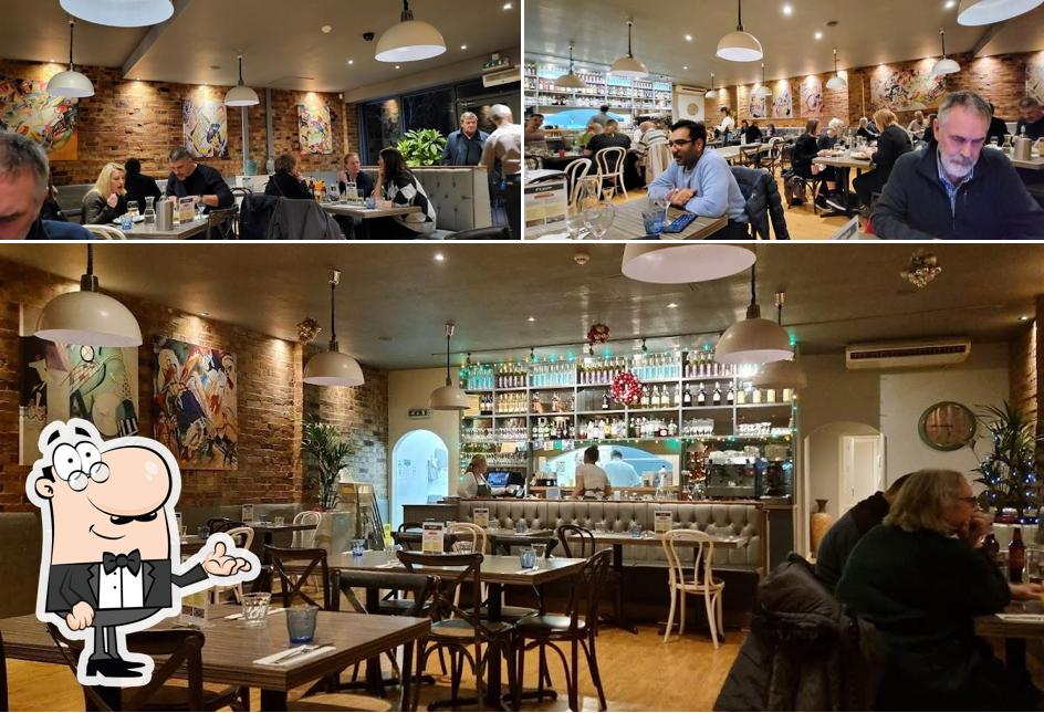 The interior of Cozze