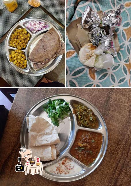 Food at Jolad Rotti Centre