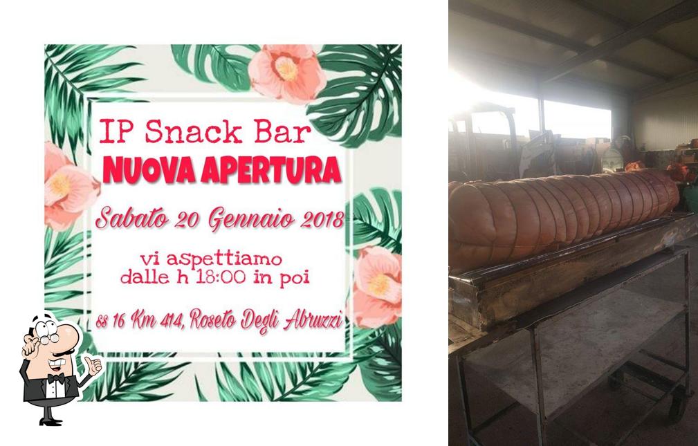 Dai un'occhiata agli interni di Paman Snack Bar