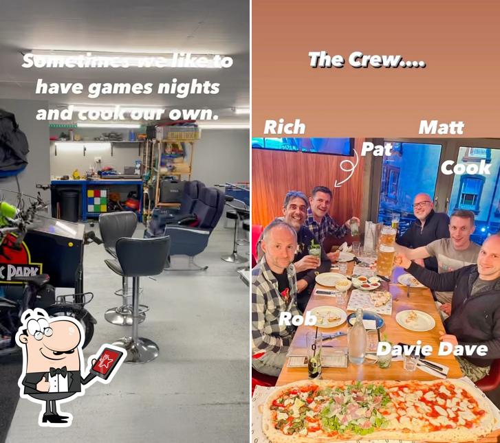 The exterior of Pizza crew