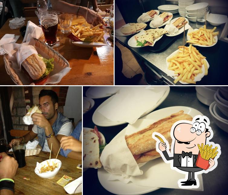 Assaggia un piatto di chips a Pub Nuvola Rossa Di Antonini Marco