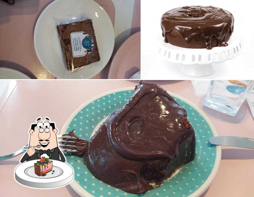 Bolo de chocolate em Flávia Falcão Confeitaria Artesanal