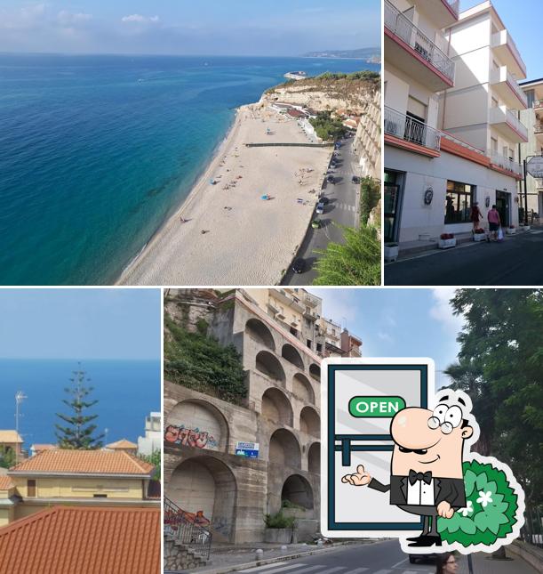 Puoi goderti l'aria fresca da seduto all'esterno di Hotel Virgilio Tropea