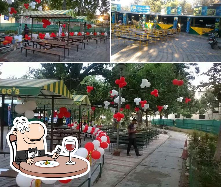 The picture of Mehfil e Shaam’s food and exterior