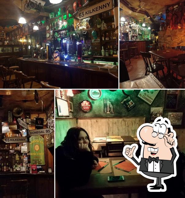 Gli interni di Clancy's Irish Pub
