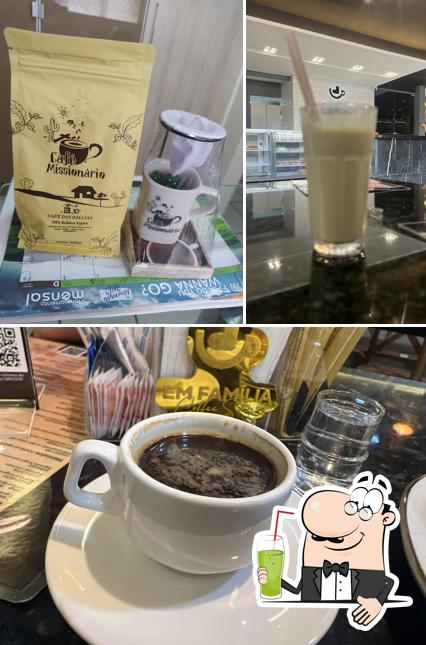 Desfrute de um drinque no Em Família Coffee Shop