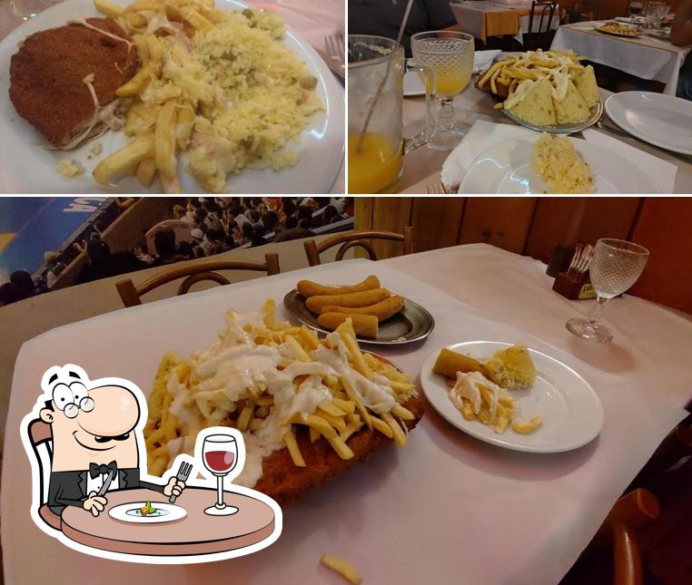 Comida em Restaurante Barão