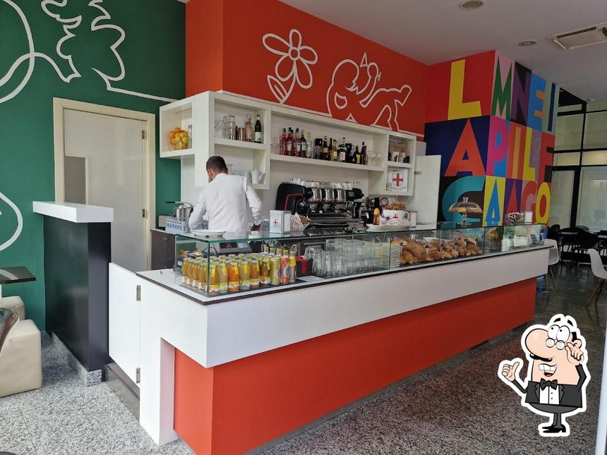 Gli interni di Bar Circle in
