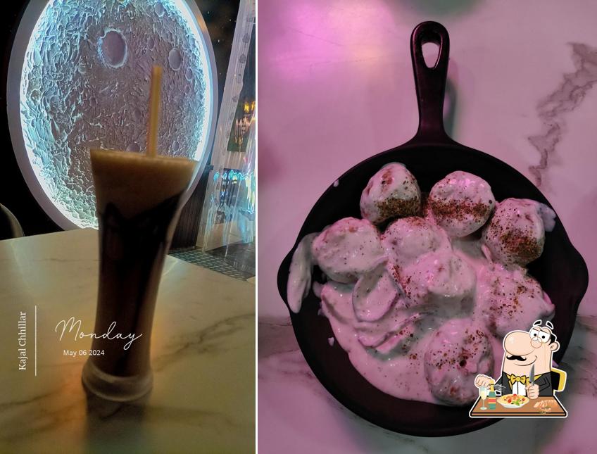 Food at themoooncafe
