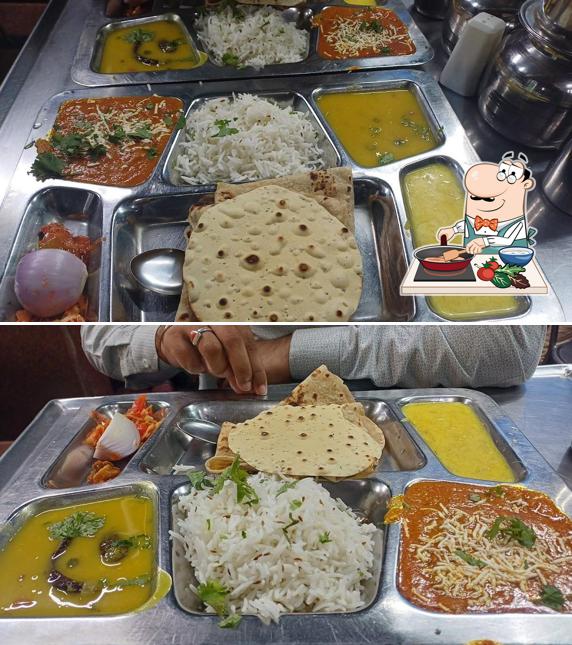 Chicken curry at Hindavi Swarajya Dining Fast food