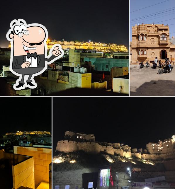 Pleasant Haveli - Rooftop Restaurant & AC DINNING
