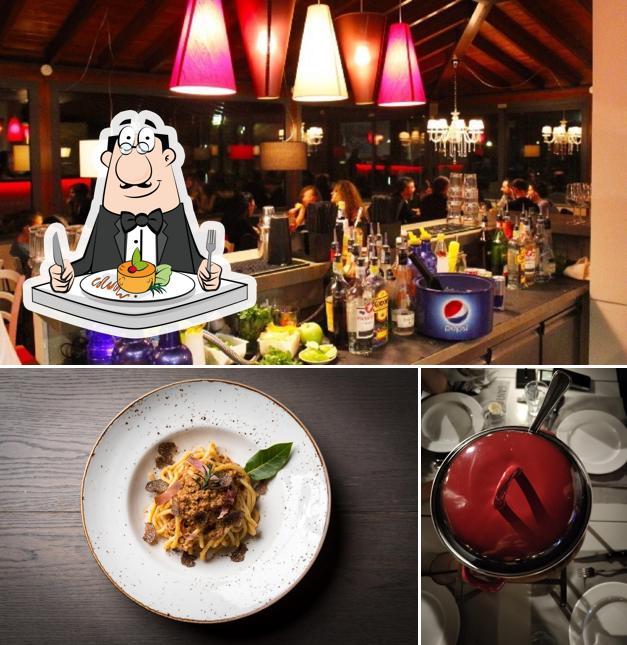 La cibo e bancone da bar del ristorante