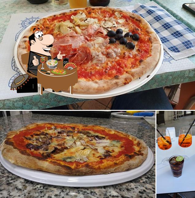 La foto della cibo e alcol di Santa Lucia 'pizzeria Da Palmi'
