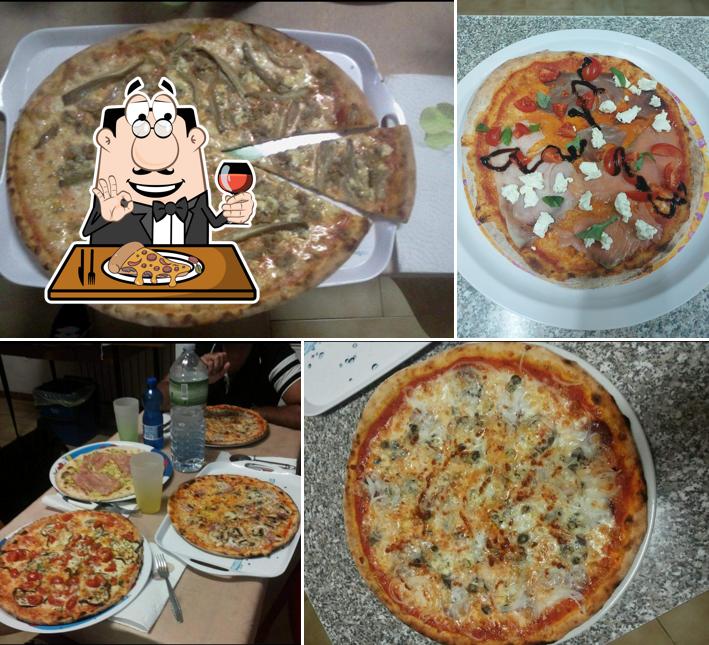 Scegli tra le svariate varianti di pizza
