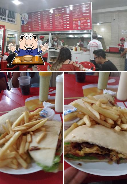 A imagem da comida e interior no Dú Lanches - Av. São João