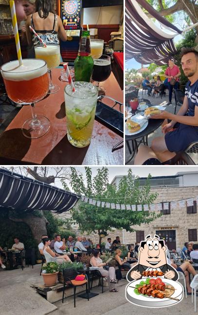 La foto di cibo e interni da KO-TO caffe bar