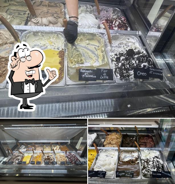 TeMí Gelateria Artigianale si caratterizza per la interni e cibo