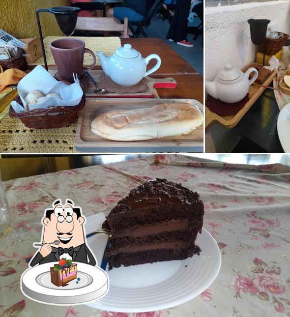 Bolo de chocolate em No quintal Café