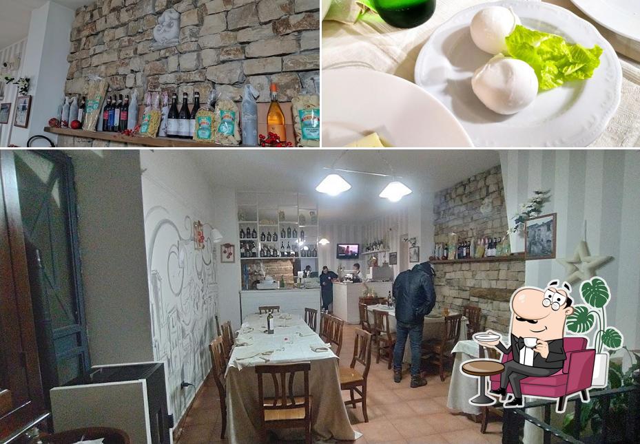 La interni e cibo del ristorante