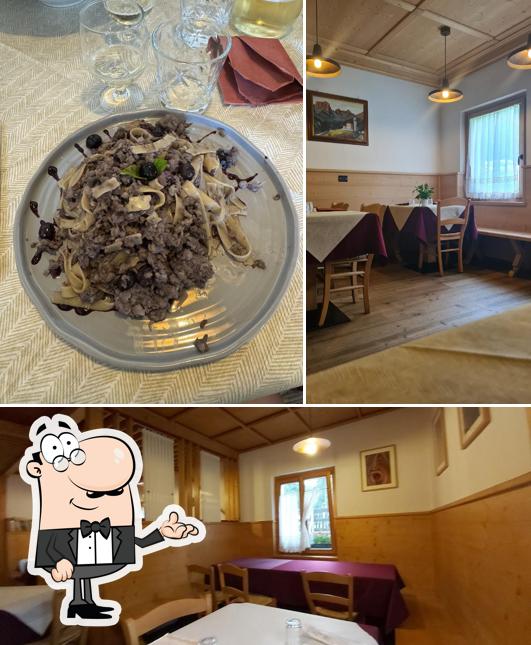 La interni e tavolo da pranzo del ristorante