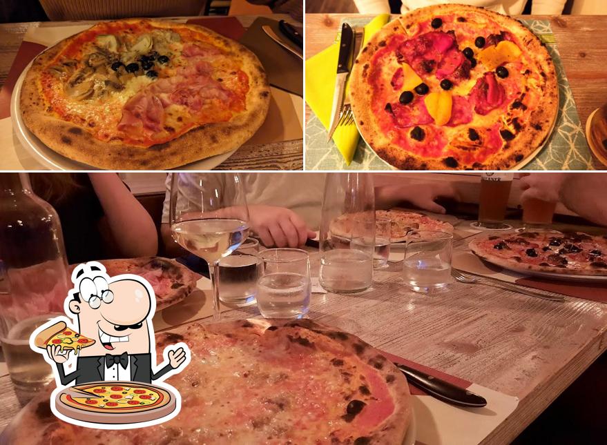 Prenditi una pizza a Bar Pizzeria Trattoria del Volante