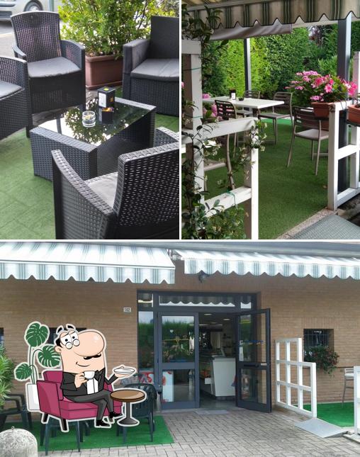 Siediti a un tavolo di Magi Caffe'