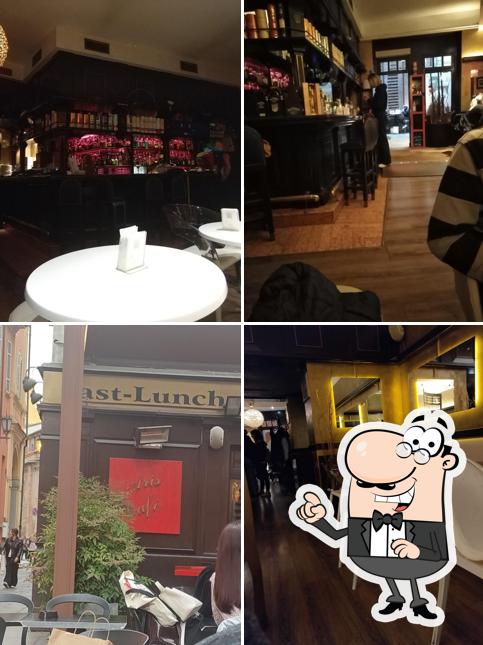 Siediti a un tavolo di Aris Café