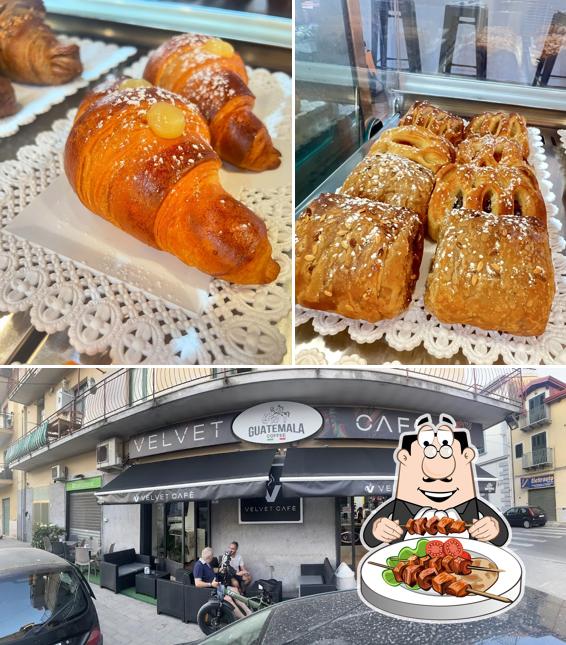 Questa è la foto che mostra la cibo e esterno di Velvet café di Antonio Chiuccarelli