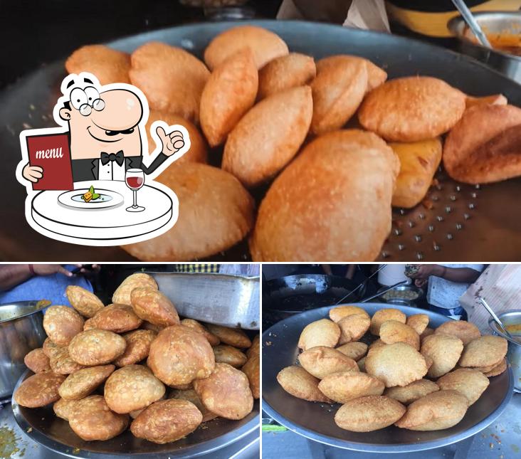 Kachori at Monu Jain Kachori Wala