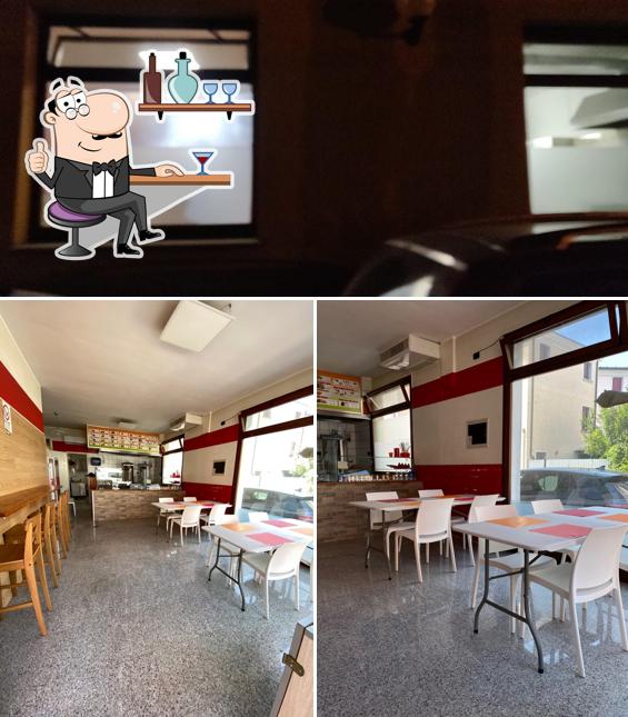 Gli interni di New Taj Mahal Döner Kebab