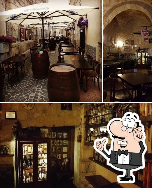 Dai un'occhiata agli interni di Old Station Pub Tarquinia