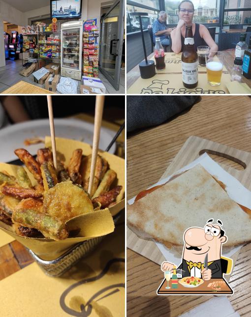 Dai un’occhiata alla immagine che raffigura la cibo e interni di Pizzeria Bar De Licius