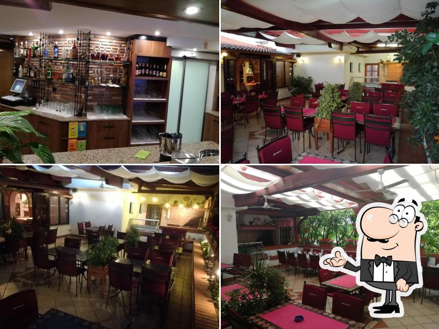 Siediti a un tavolo di Restoran Mladenka