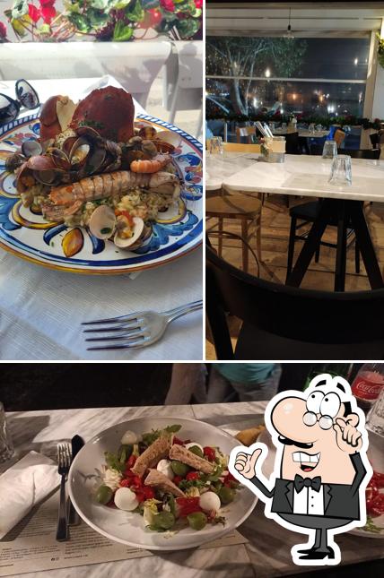 Guarda la immagine che raffigura la interni e cibo di Pizzeria Pisani
