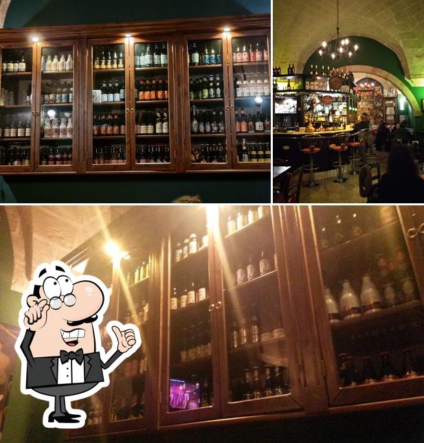 Siediti a un tavolo di Flatus Vitae Beer Pub