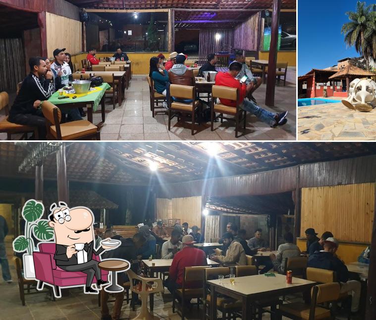 O interior do Escondidinho's Bar Beer