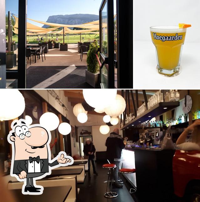 Questa è la immagine che presenta la interni e bevanda di Black Ice Lounge Bar