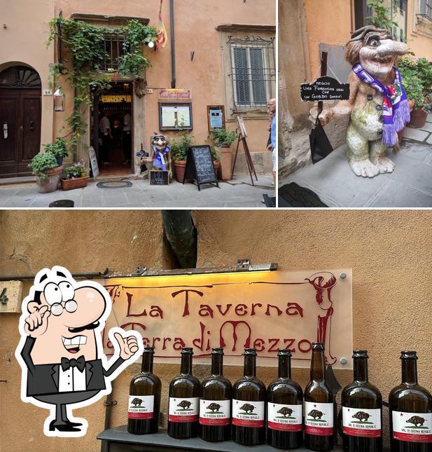 Dai un'occhiata agli interni di Enoelaioteca da Pina - la taverna della terra di mezzo