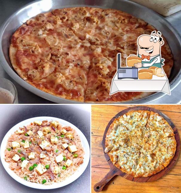 Garlic bread at Food Me Full