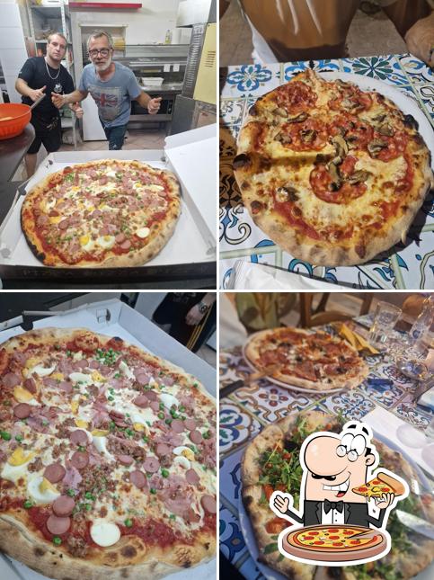 Prenditi una pizza a IN PIAZZA PIZZERIA Bar CAFFÈ SICILIA PACHINO Pizzeria ASPORTO MARZAMEMI GRANELLI in primavera ed estate