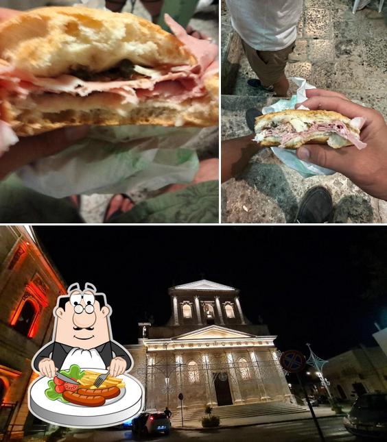Dai un’occhiata alla immagine che mostra la cibo e esterno di PANINO CEGLIESE