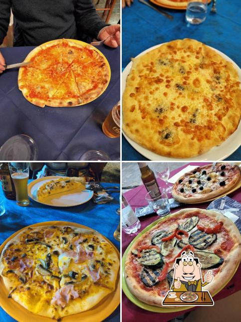 A Sa Mesa Trattoria Pizzeria, puoi assaggiare una bella pizza