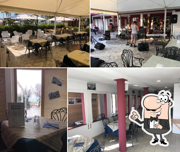 Gli interni di Flora Beach Restaurant