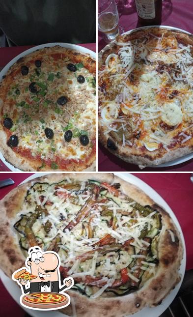 Scegli tra le svariate varianti di pizza