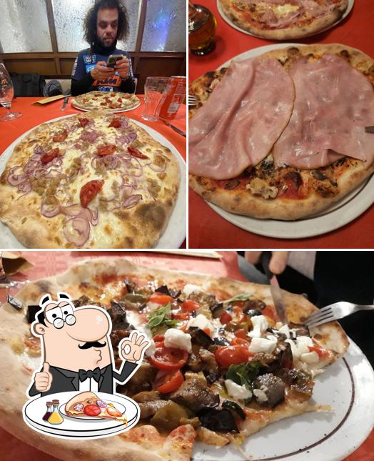 Scegli una pizza a PIZZERIA LA TORRE