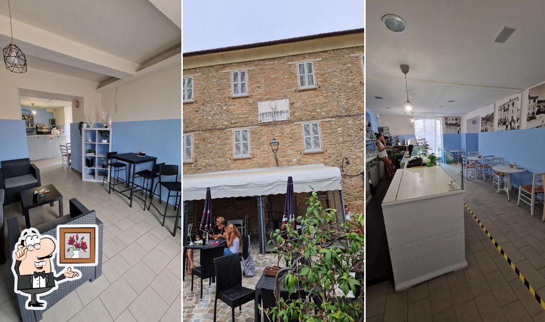 Siediti a un tavolo di Bar della Rocca