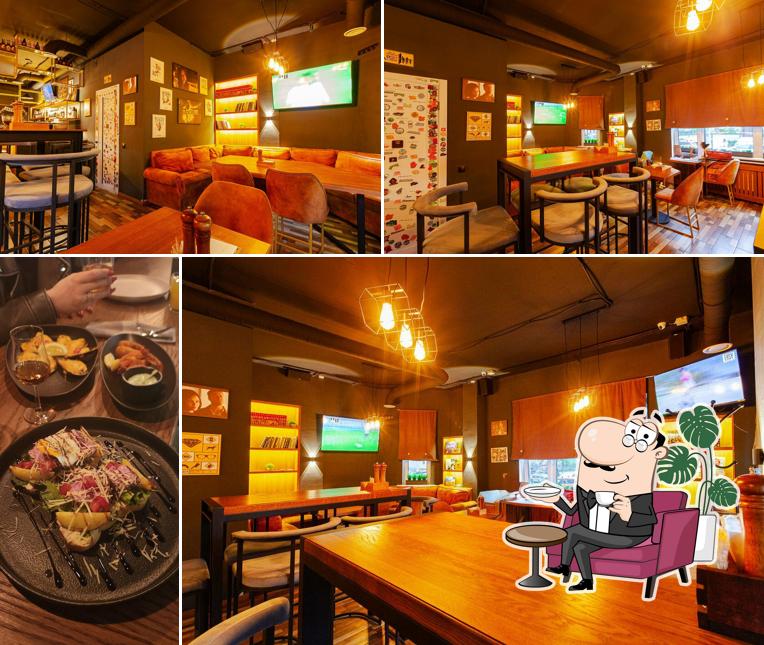 Installez-vous à l'une des tables de Easybar